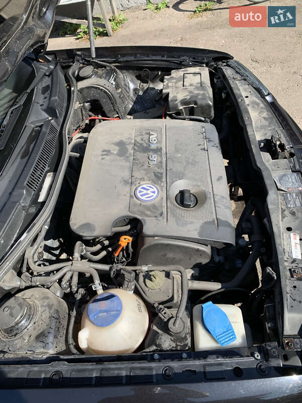 Хетчбек Volkswagen Golf 2002 в Рівному