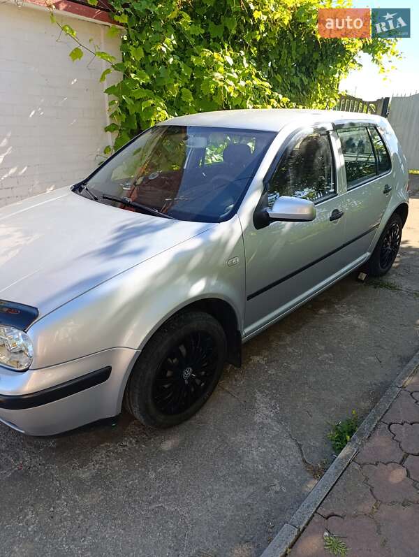 Хетчбек Volkswagen Golf 2002 в Теофіполі