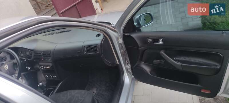 Хетчбек Volkswagen Golf 1999 в Рудки