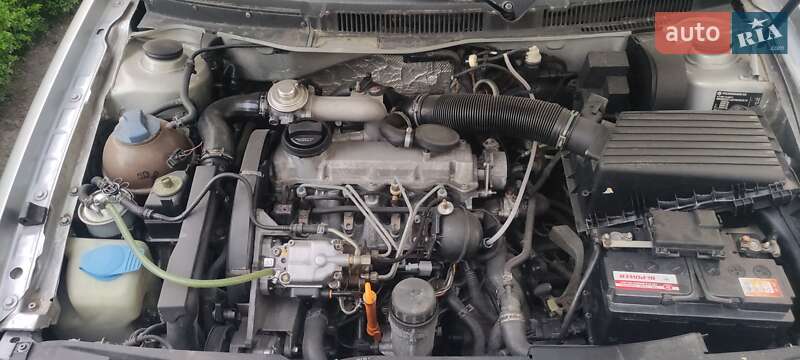 Хетчбек Volkswagen Golf 1999 в Рудки