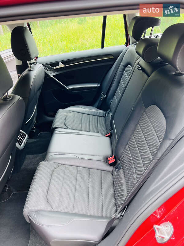 Універсал Volkswagen Golf 2015 в Сарнах