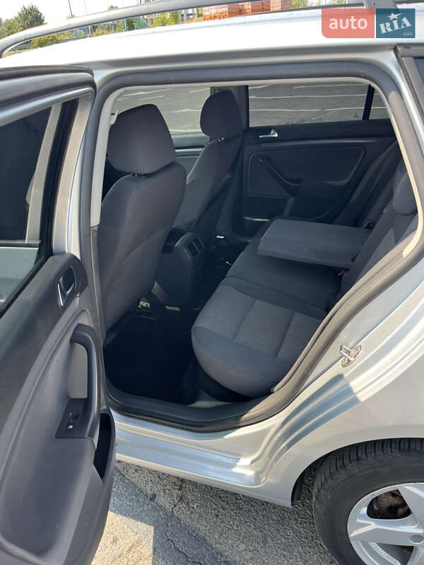 Универсал Volkswagen Golf 2009 в Ужгороде