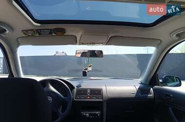 Хетчбек Volkswagen Golf 2001 в 