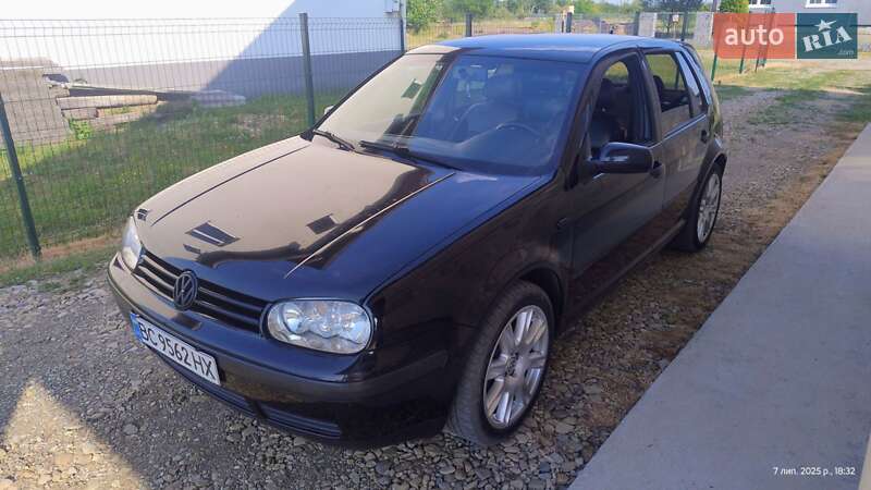 Хетчбек Volkswagen Golf 2002 в Стрию