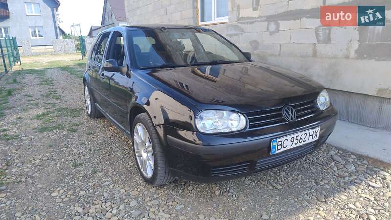 Хетчбек Volkswagen Golf 2002 в Стрию