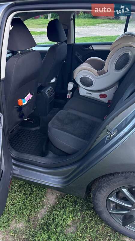 Хэтчбек Volkswagen Golf 2009 в Кролевце