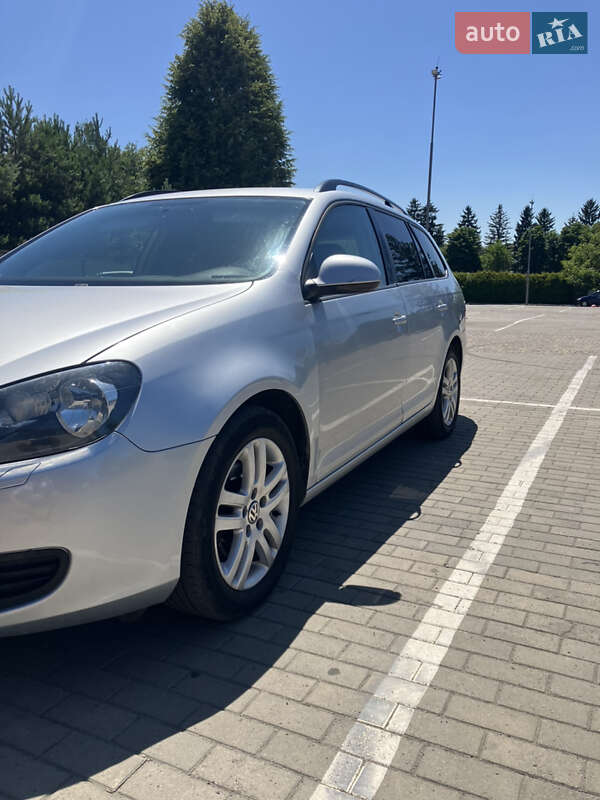 Універсал Volkswagen Golf 2011 в Луцьку