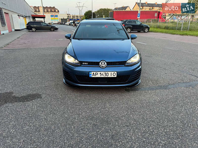 Хетчбек Volkswagen Golf 2015 в Драбіву