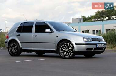 Хетчбек Volkswagen Golf 2003 в Києві