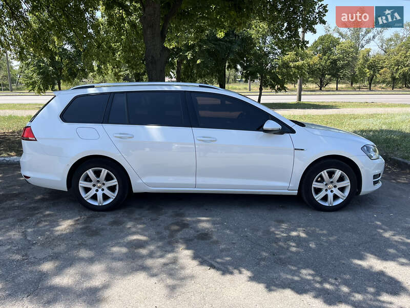 Універсал Volkswagen Golf 2015 в Запоріжжі