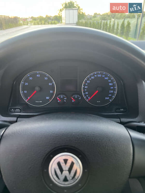 Хэтчбек Volkswagen Golf 2006 в Луцке