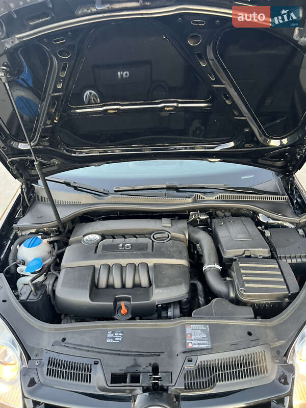 Хэтчбек Volkswagen Golf 2006 в Луцке