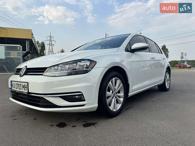 Хэтчбек Volkswagen Golf 2017 в Вышгороде
