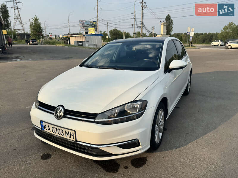 Хэтчбек Volkswagen Golf 2017 в Вышгороде