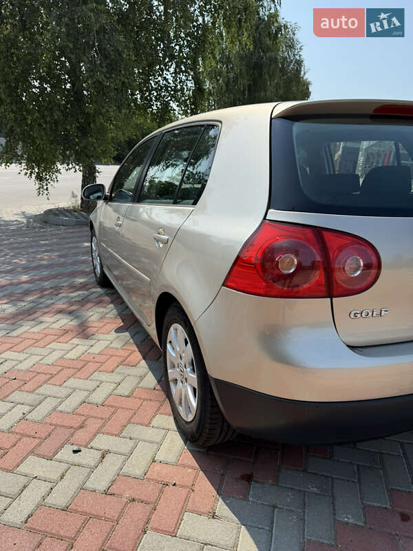 Хетчбек Volkswagen Golf 2005 в Білій Церкві
