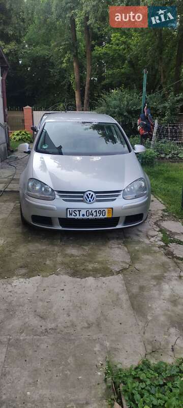Хетчбек Volkswagen Golf 2004 в Луцьку