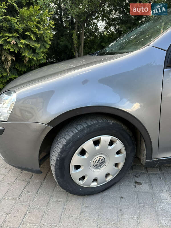 Хэтчбек Volkswagen Golf 2004 в Надворной