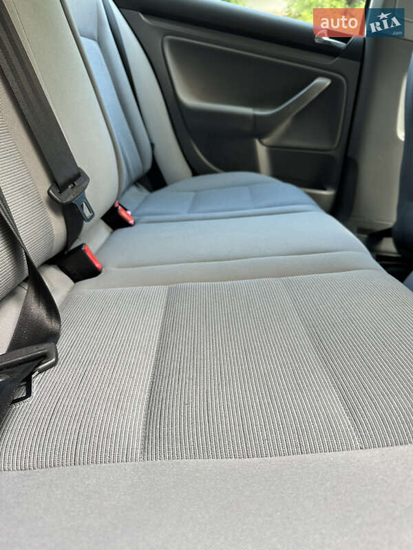 Хэтчбек Volkswagen Golf 2004 в Надворной