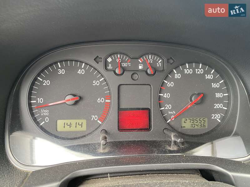 Хэтчбек Volkswagen Golf 2000 в Хотине