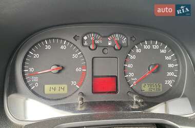 Хэтчбек Volkswagen Golf 2000 в 