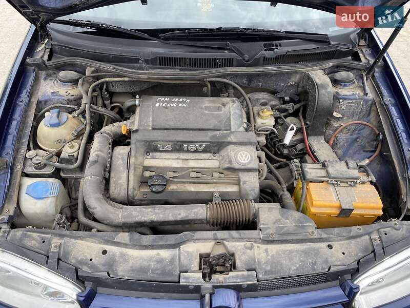 Хэтчбек Volkswagen Golf 2000 в Хотине