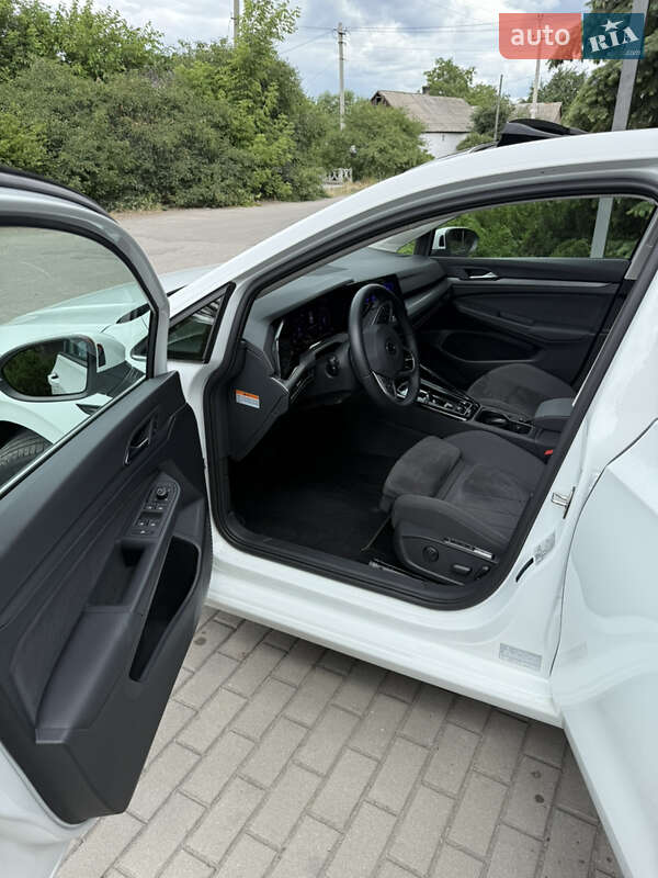 Хетчбек Volkswagen Golf 2022 в Павлограді
