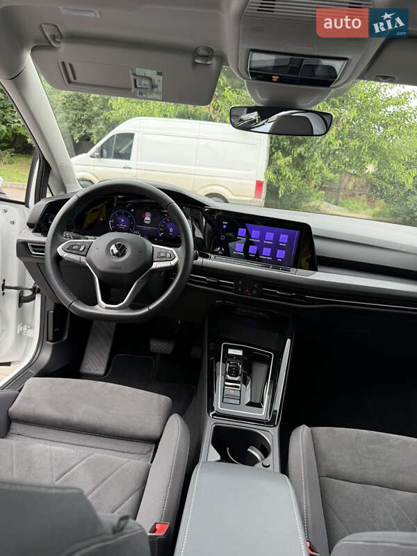 Хетчбек Volkswagen Golf 2022 в Павлограді