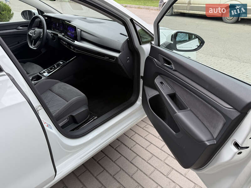 Хетчбек Volkswagen Golf 2022 в Павлограді
