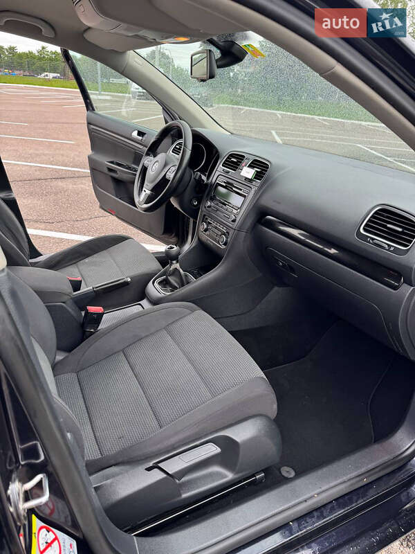 Универсал Volkswagen Golf 2010 в Житомире