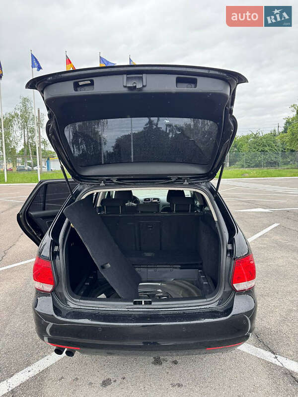 Универсал Volkswagen Golf 2010 в Житомире