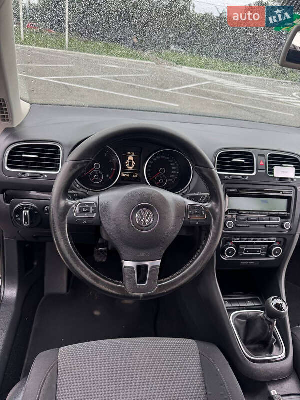 Универсал Volkswagen Golf 2010 в Житомире