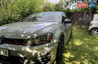 Хэтчбек Volkswagen Golf 2017 в Киеве