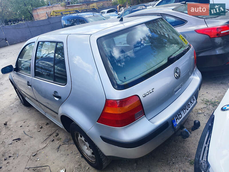 Хэтчбек Volkswagen Golf 2001 в Виннице