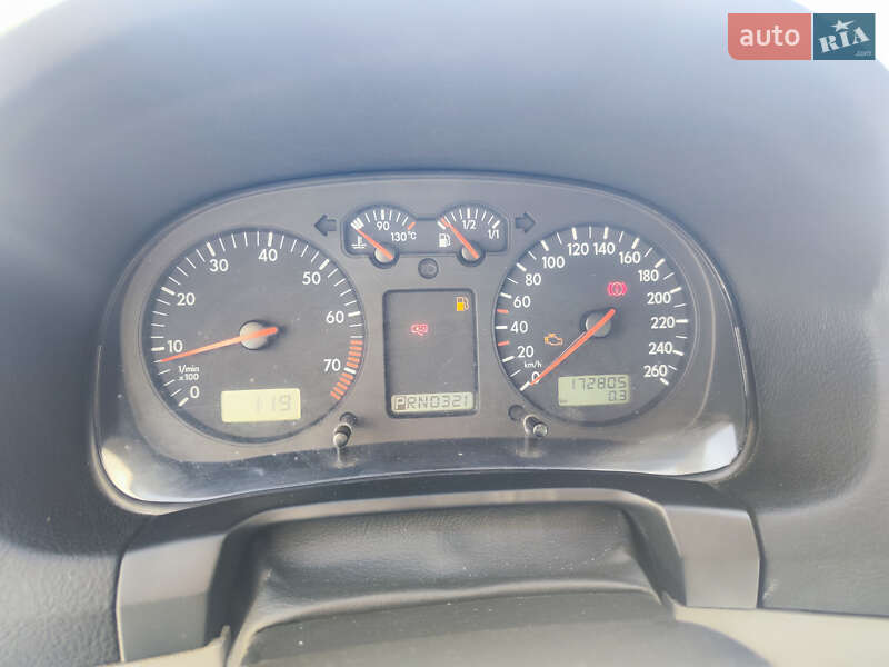 Хэтчбек Volkswagen Golf 2001 в Виннице