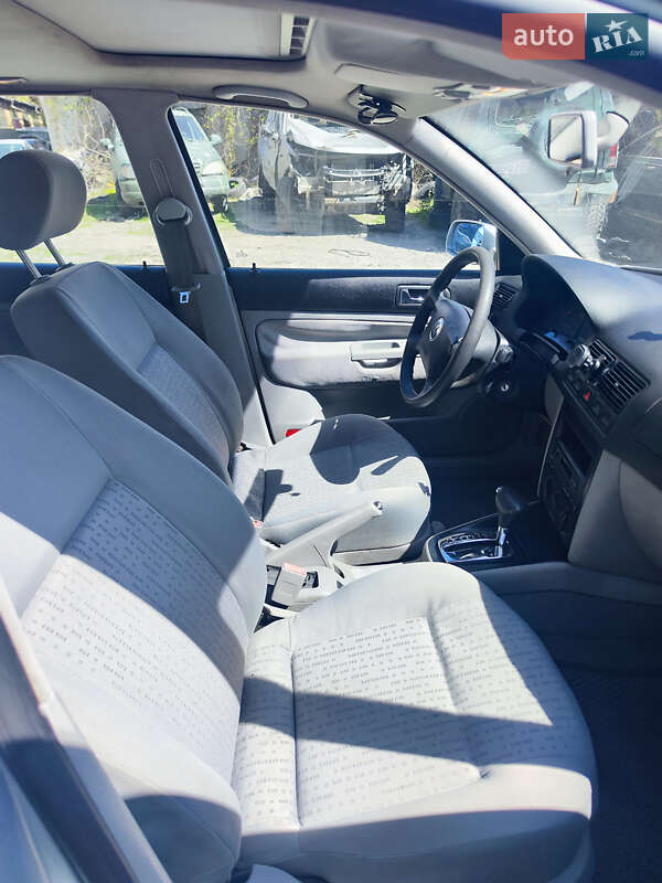Хэтчбек Volkswagen Golf 2001 в Виннице