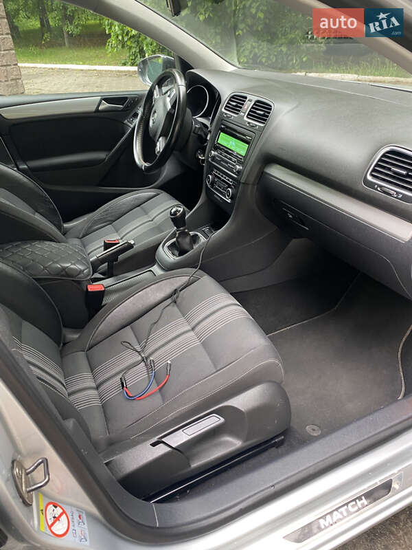 Хэтчбек Volkswagen Golf 2012 в Любешове
