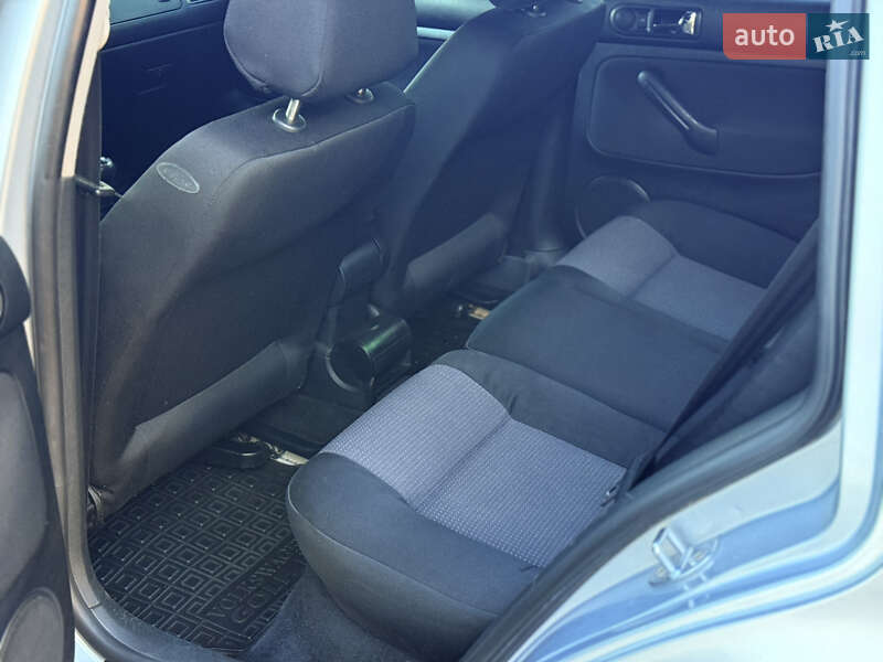 Універсал Volkswagen Golf 2001 в Мені