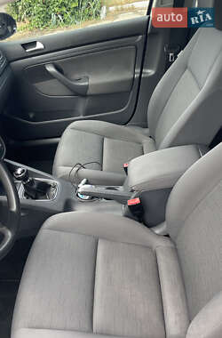 Хетчбек Volkswagen Golf 2008 в 