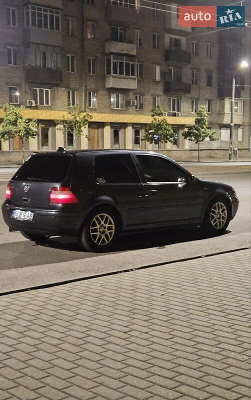 Хэтчбек Volkswagen Golf 2003 в 