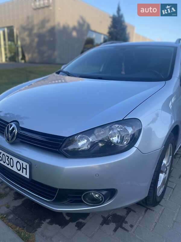 Універсал Volkswagen Golf 2011 в Львові