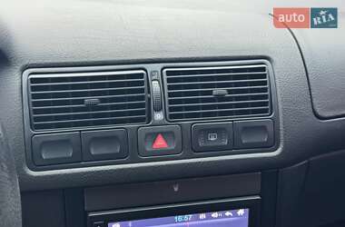 Хетчбек Volkswagen Golf 1998 в 
