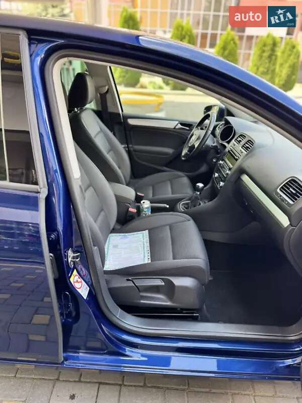 Хетчбек Volkswagen Golf 2010 в Тернополі
