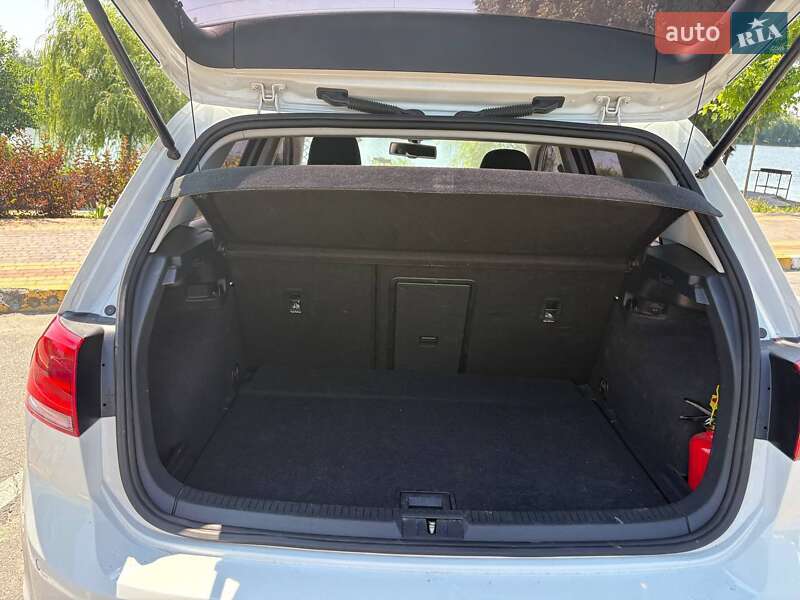 Хетчбек Volkswagen Golf 2012 в Гостомелі