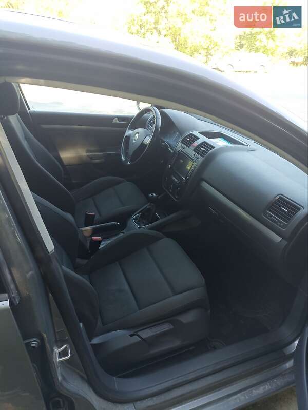 Хетчбек Volkswagen Golf 2005 в Дунаївцях