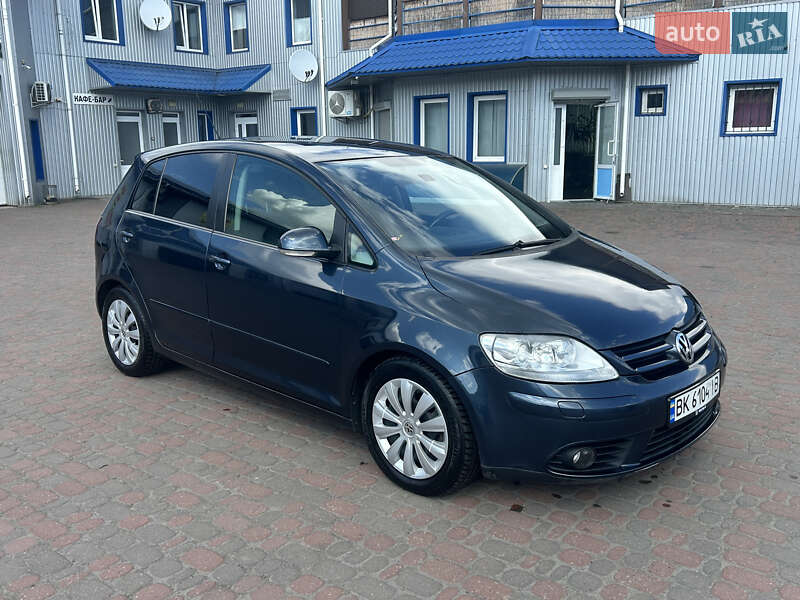 Хетчбек Volkswagen Golf 2008 в Рівному