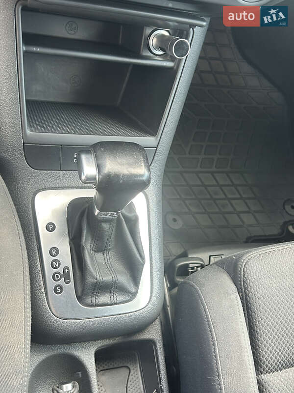 Хетчбек Volkswagen Golf 2008 в Рівному