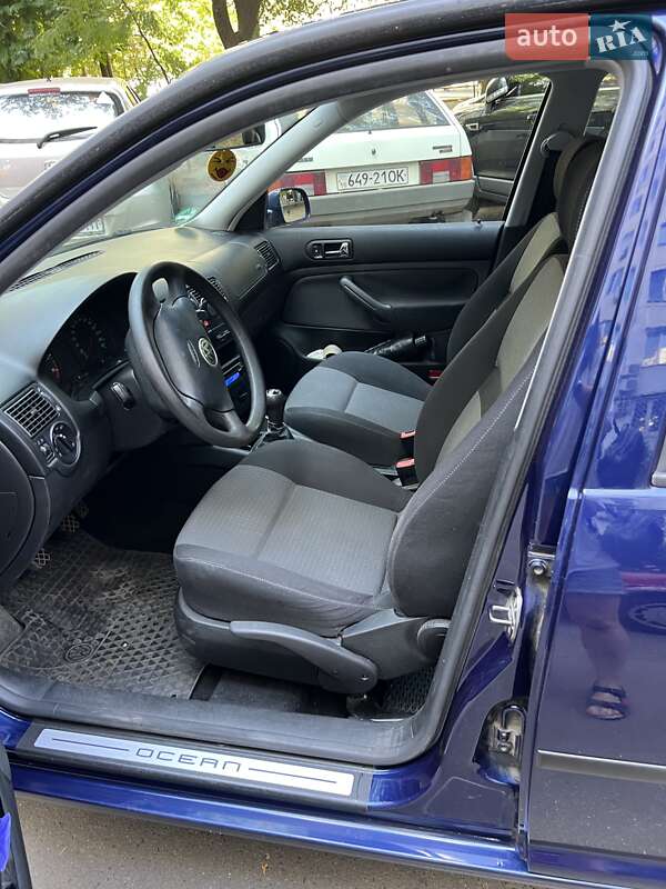 Хетчбек Volkswagen Golf 2003 в Одесі