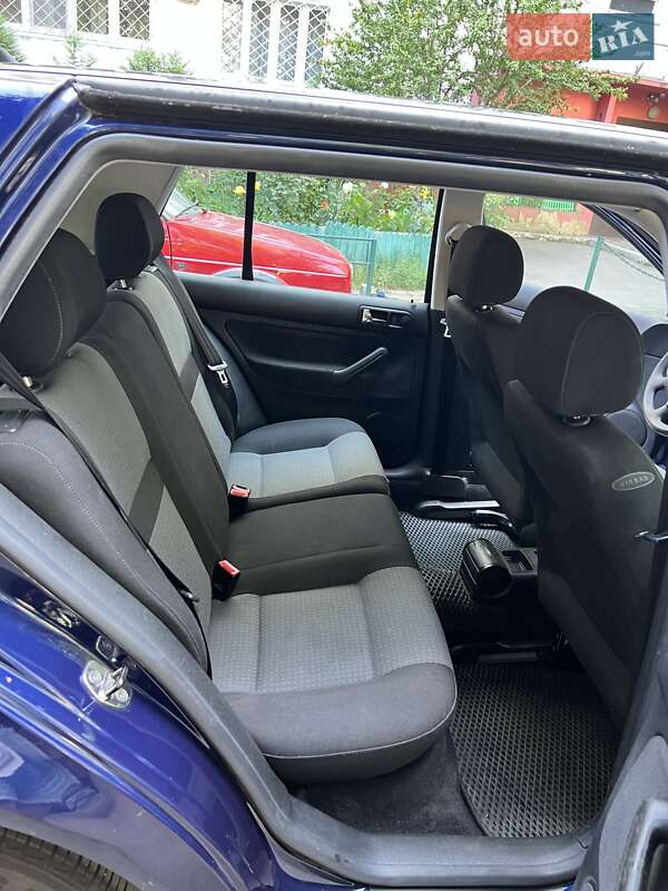 Хетчбек Volkswagen Golf 2003 в Одесі