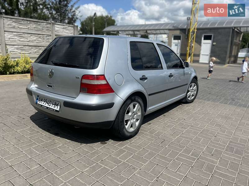 Хетчбек Volkswagen Golf 2002 в Козятині