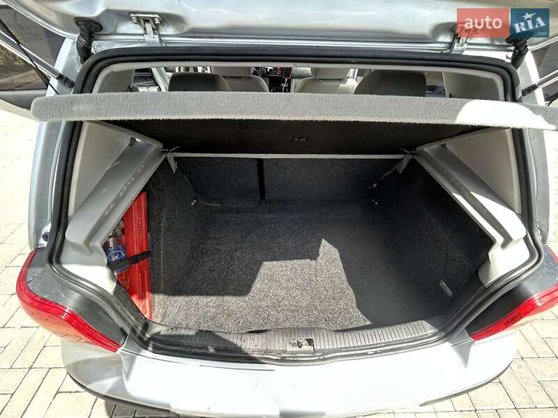 Хетчбек Volkswagen Golf 2002 в Козятині